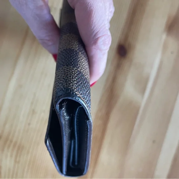 Louis Vuitton Damier Wallet GUC - Picture 9 of 15